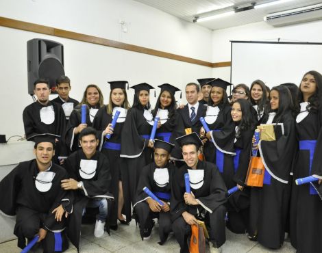 NC_Absolventen mit Diplomas in der SENAI Jau.